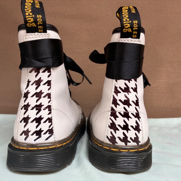 PREPPY meets PUNK: Custom Houndstooth Dr. Martens - Picture 3 of 8
